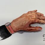 Ma main de vieille en couleurs