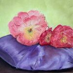 Pivoines sur coussin de satin